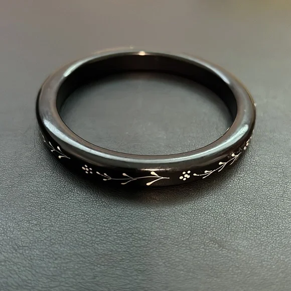 Vintage Plastic Bangle Bracelet, Black, White Floral Design, Retro, Boho - Picture 3 of 7